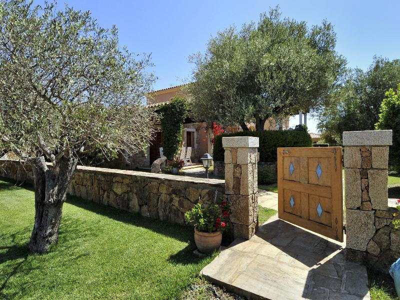 Residence Lu Fraili San Teodoro  Exterior photo